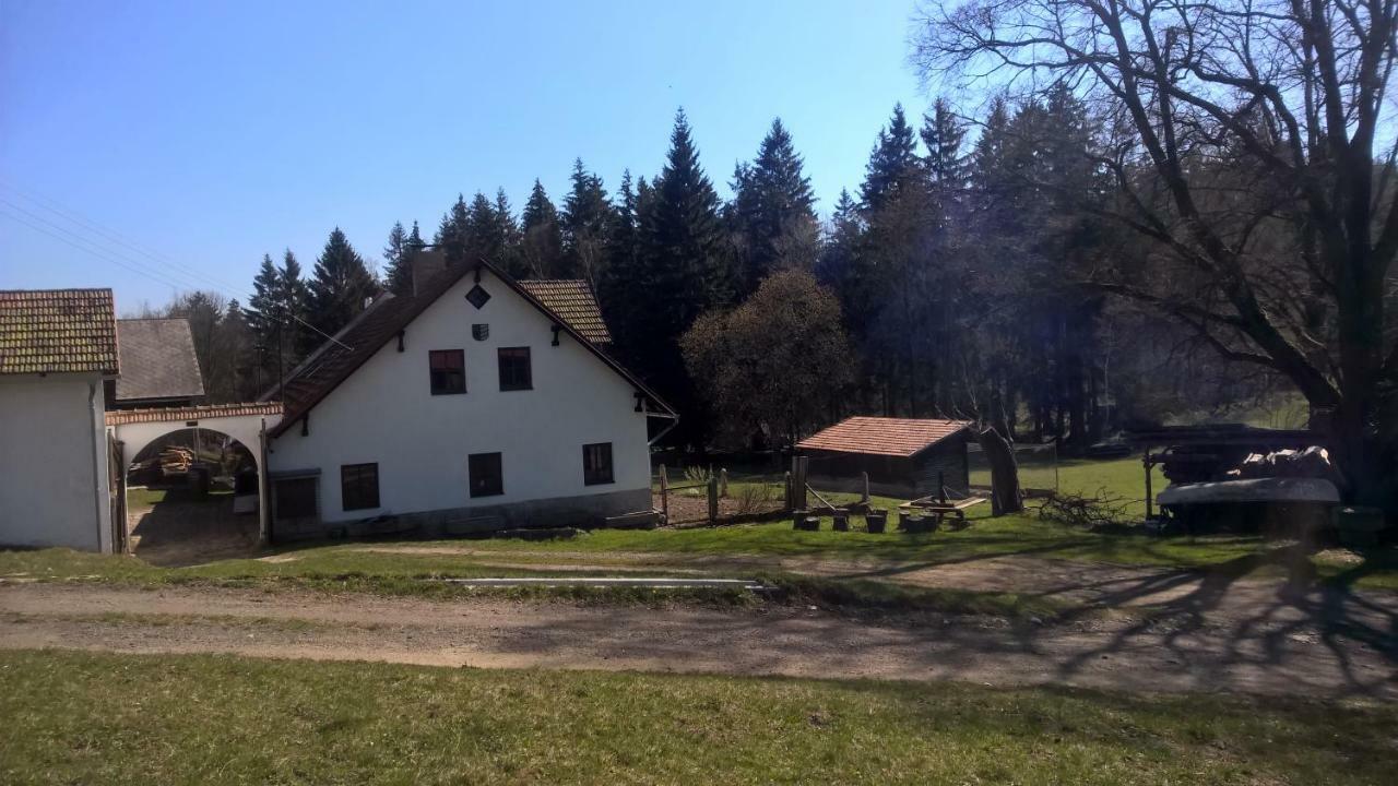 Kovářův mlýn Apartamento Stachy Exterior foto