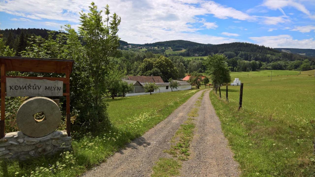 Kovářův mlýn Apartamento Stachy Exterior foto